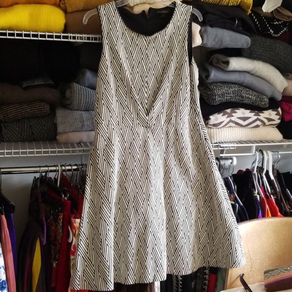 Preowned Geometric Black & White